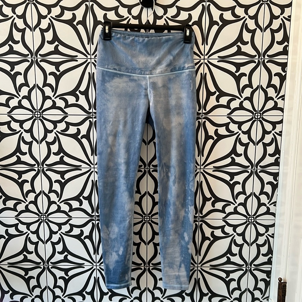 Lucy IndiGO high rise legging, size small, great condition, tags removed